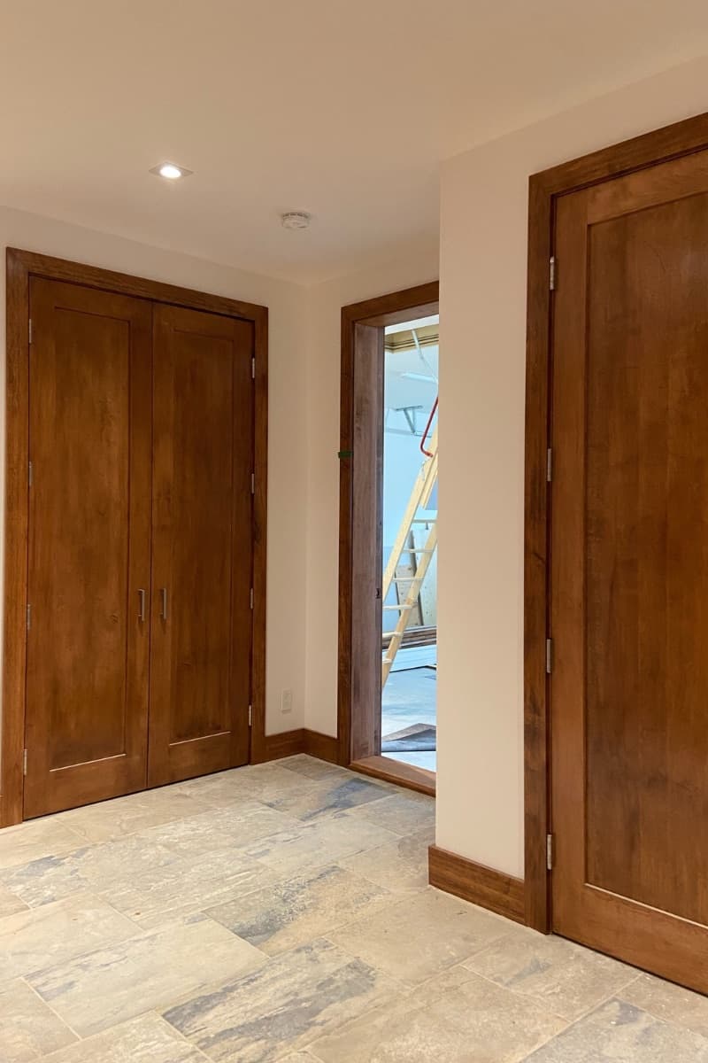 Portes en bois teintées par Peintres des Hauteurs